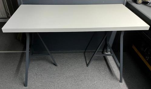 IKEA bureaublad 120 x 60 cm met 2 Lerberg schragen grijs, Huis en Inrichting, Bureaus, Zo goed als nieuw, Bureau, Ophalen