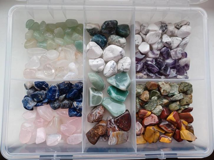 Verzamelbak met edelstenen (1), Verzamelen, Mineralen en Fossielen, Ophalen of Verzenden