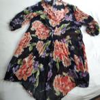 Mooie lange zwarte blouse met oranje bloemen, maat 42-44, Kleding | Dames, Zwart, Maat 42/44 (L), Ophalen of Verzenden, Zo goed als nieuw