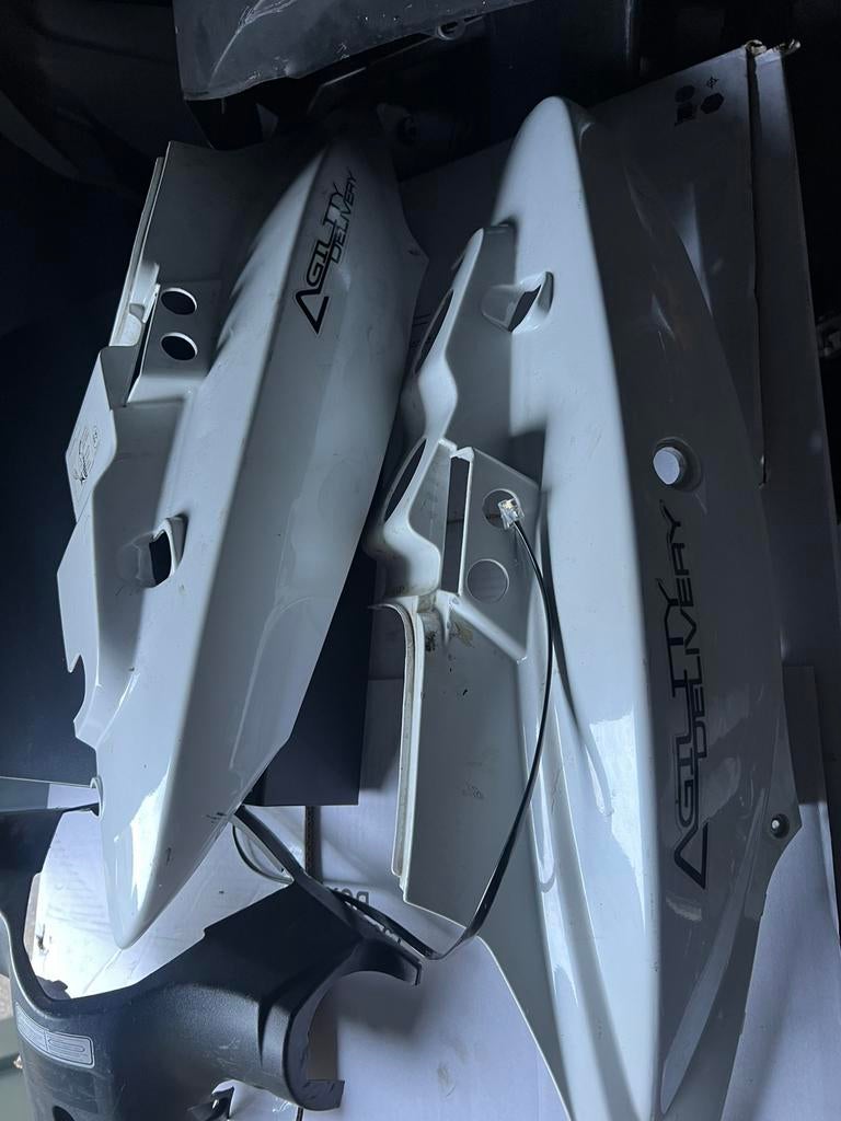 Kymco Agility onderdelen zadel wielen kapoen set, Ophalen