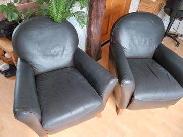 Zwarte leren stoelen - stevig en comfortabel beschikbaar voor biedingen