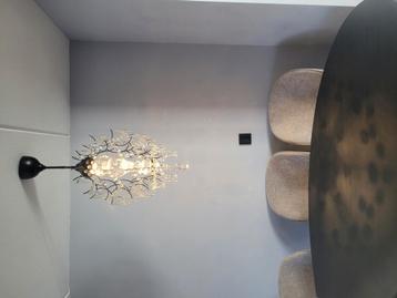 2 kroonluchters met led lamp  beschikbaar voor biedingen