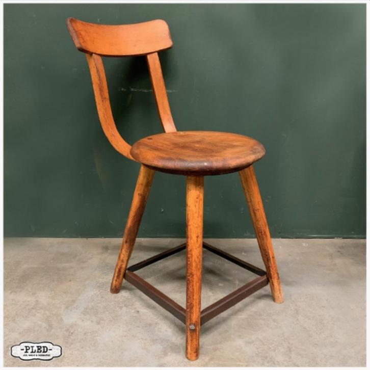 Oud beukenhouten atelierstoeltje van Ama - Bauhaus, Antiek en Kunst, Antiek | Meubels | Stoelen en Banken, Ophalen
