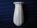 Witte verticaal gewelfde vaas Porceleyne Fles Delft 22 cm 1, Antiek en Kunst, Ophalen of Verzenden