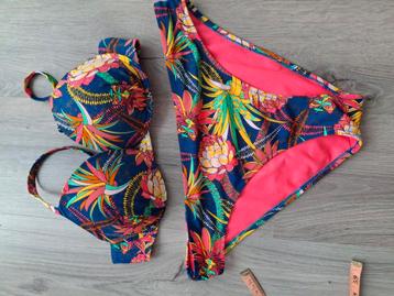 Nieuwe felgekleurde bikini met bloemenprint  beschikbaar voor biedingen