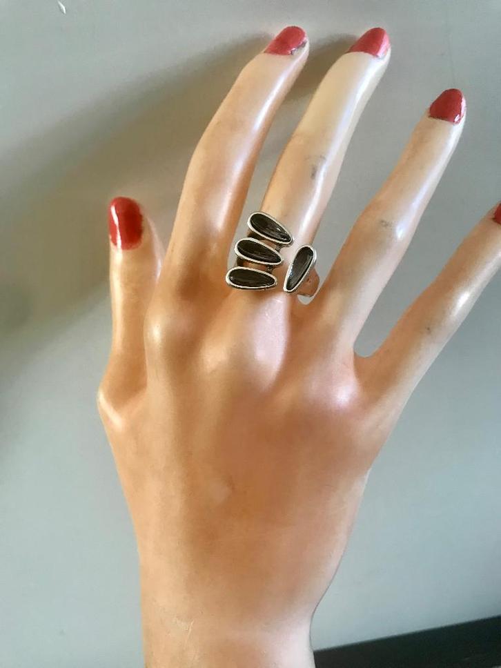 Zamak ring (37) zwart/grijs verstelbaar (Laatste), Sieraden, Tassen en Uiterlijk, Ringen, Nieuw, Dame of Heer, 17 tot 18, Zilver