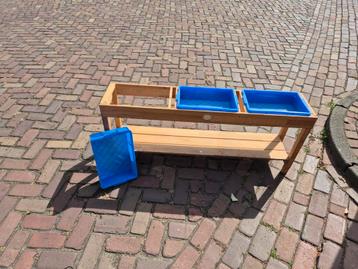 Zand/water/activiteiten tafel beschikbaar voor biedingen