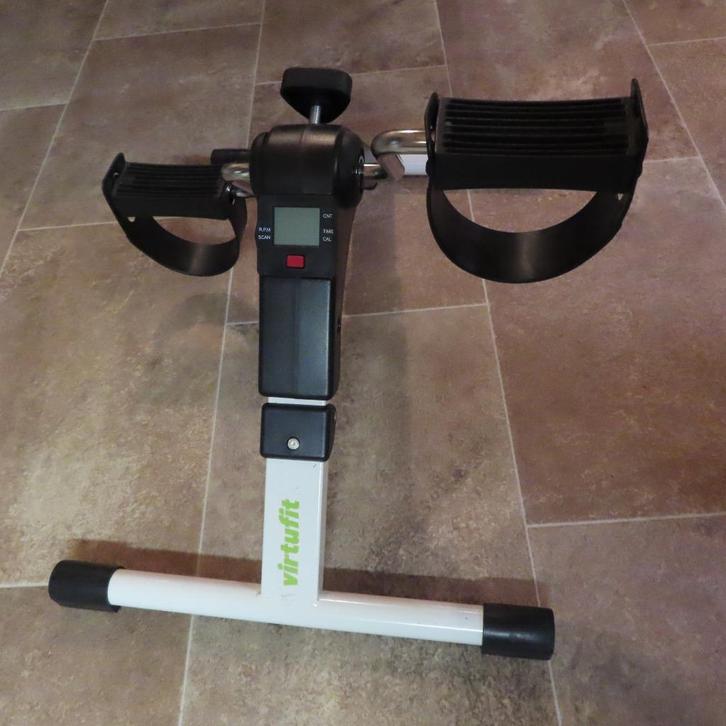 VirtuFit stoelfiets revalidatie fietsje met digitaal display, Sport en Fitness, Fitnessapparatuur, Zo goed als nieuw, Armen, Benen