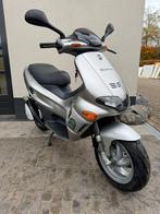 ⭐️Gilera runner 50cc 2t Brom 2624km Zilvergrijs NIEUWSTAAT⭐️, Fietsen en Brommers, Scooters | Piaggio, Ophalen, Zo goed als nieuw