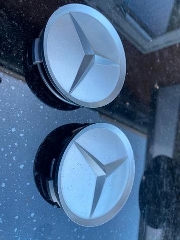 Naafdoppen Mercedes Maat zie foto. Zo goed Als Nieuw 2 stuks beschikbaar voor biedingen