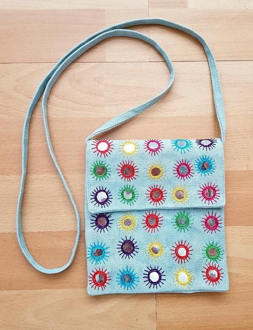 Klein blauw tasje met spiegeltjes borduursels Ibiza style, Sieraden, Tassen en Uiterlijk, Tassen | Schoudertassen, Nieuw, Blauw