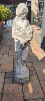 Stenen Tuinbeeld Vrouw met Bloemen, Ophalen, Gebruikt, Beton, Mensenbeeld
