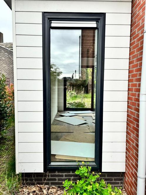 Houten raamkozijn 82,5x230 cm | antraciet en dubbel glas, Doe-het-zelf en Verbouw, Glas en Ramen, Gebruikt, Gevelraam of Ruit