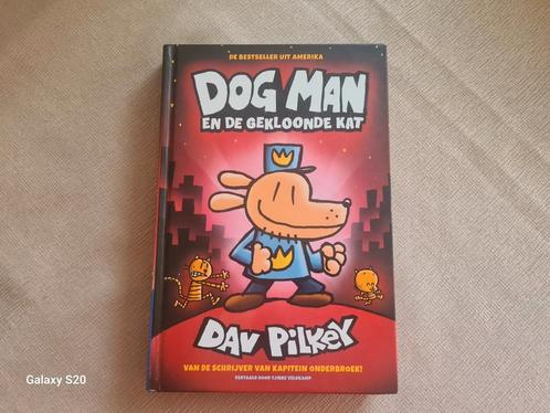 Dav Pilkey - Dog Man en de gekloonde kat, Boeken, Kinderboeken | Jeugd | onder 10 jaar, Zo goed als nieuw, Ophalen of Verzenden