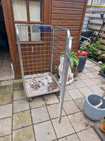 Mooi rolcontainer  beschikbaar voor biedingen