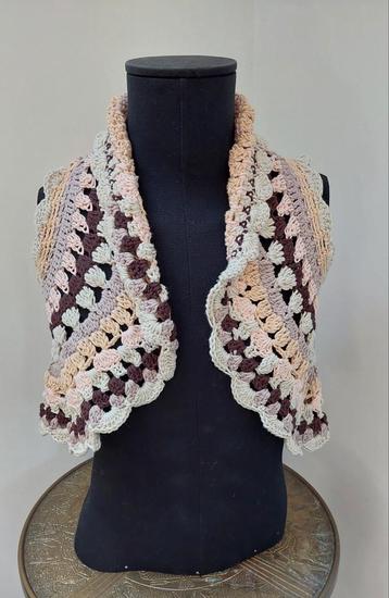 Boho Ibiza style gehaakt gilet maat 38/40
Vestje
 beschikbaar voor biedingen