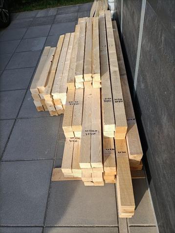 Hout balken , palen voor de klusser kippenhok hondenhok ed. beschikbaar voor biedingen