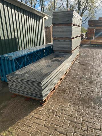 Rijplaten beschikbaar voor biedingen