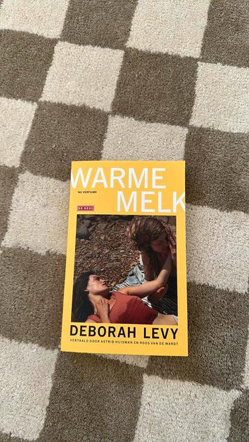 Warme melk-Deborah levy beschikbaar voor biedingen