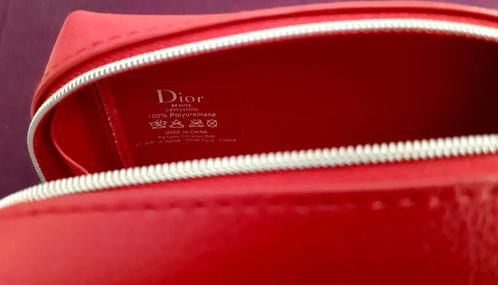 Toilettas van Dior. Gratis Lancome Palette Oogschaduw., Sieraden, Tassen en Uiterlijk, Toilettassen, Zo goed als nieuw, Dame, Rood