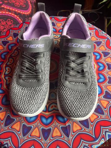 Zo goed als nieuwe gympen van Skechers maat 35 nu 55€ beschikbaar voor biedingen