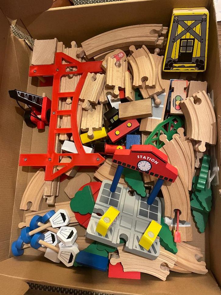 Treinset 100-delig, Kinderen en Baby's, Speelgoed | Houten speelgoed, Zo goed als nieuw, Duw- of Trekspeelgoed, Ophalen of Verzenden