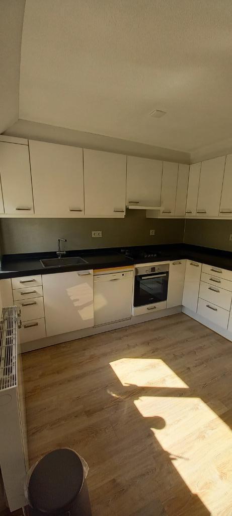 Gratis keuken ophalen, Huis en Inrichting, Keuken | Complete keukens, Gebruikt, Hoekkeuken, Wit, Graniet of Steen, Ophalen