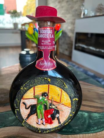 Decoratieve fles Sangria beschikbaar voor biedingen