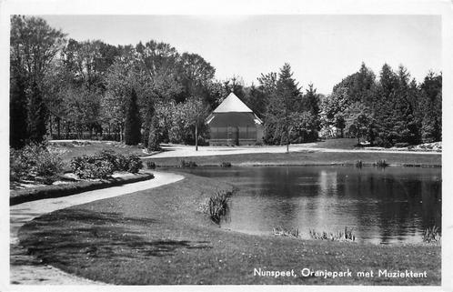 (387-161-037) Nunspeet Oranjepark met Muziektent, Verzamelen, Ansichtkaarten | Nederland, Gelderland, Verzenden