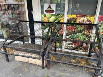 Rekken te koop beschikbaar voor biedingen