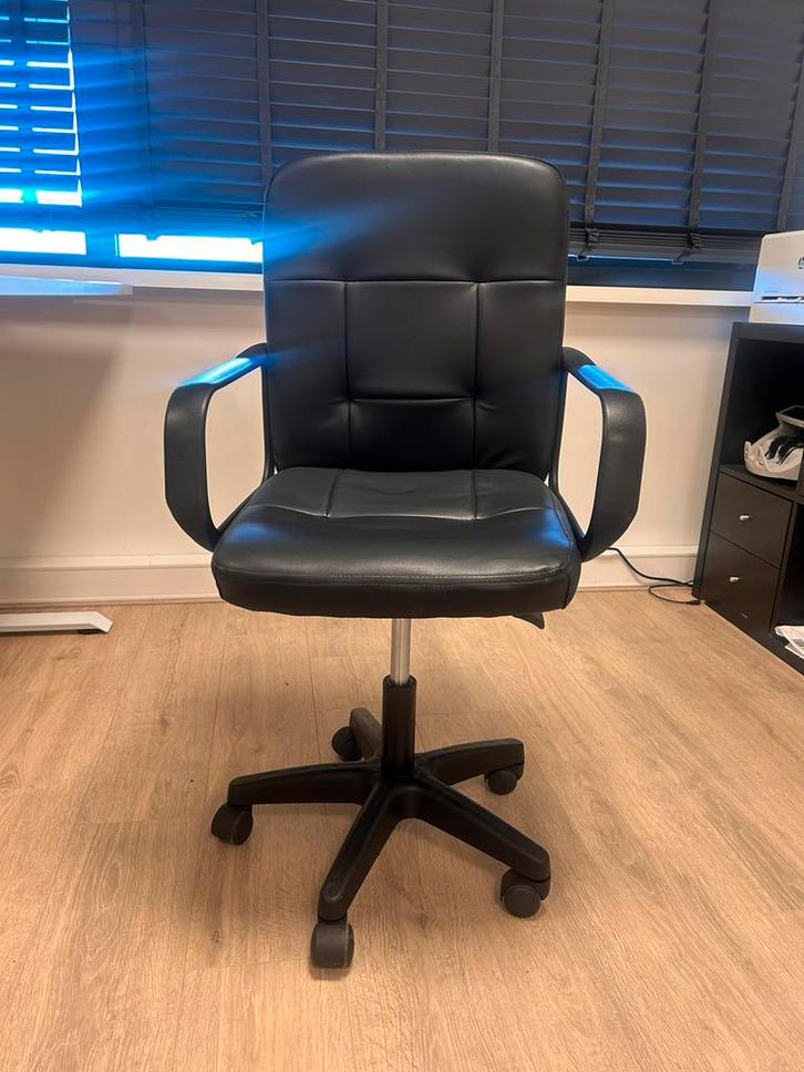 Zwarte bureaustoel – zwart kunstleer|10+ op voorraad!, Huis en Inrichting, Bureaustoelen, Zo goed als nieuw, Zwart, Ophalen of Verzenden