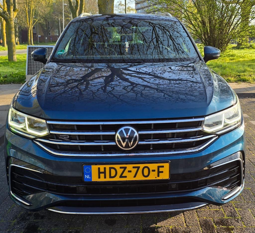 Volkswagen Tiguan R Line 1.4 TSI Ehybrid 245pk DSG 2021, Auto's, 1800 kg, Zwart, Blauw, Leder en Stof
