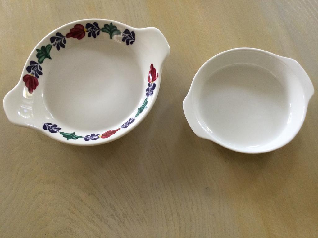 Boerenbont parafour ovenschalen magnatron 2 stuks Nw, Nieuw, Ophalen of Verzenden, Schaal of Schalen, Aardewerk