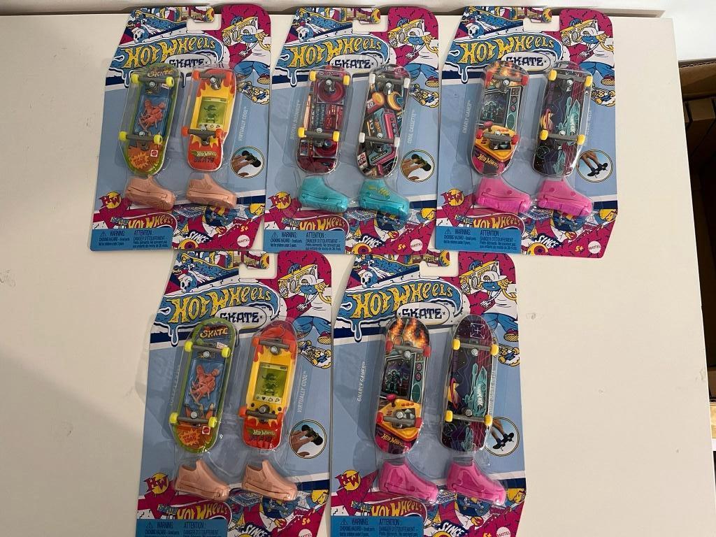Hot Wheels Skate Vinger Skateboard / Retro + Schoenen 2-Pack, -, -, Nieuw, Ophalen of Verzenden