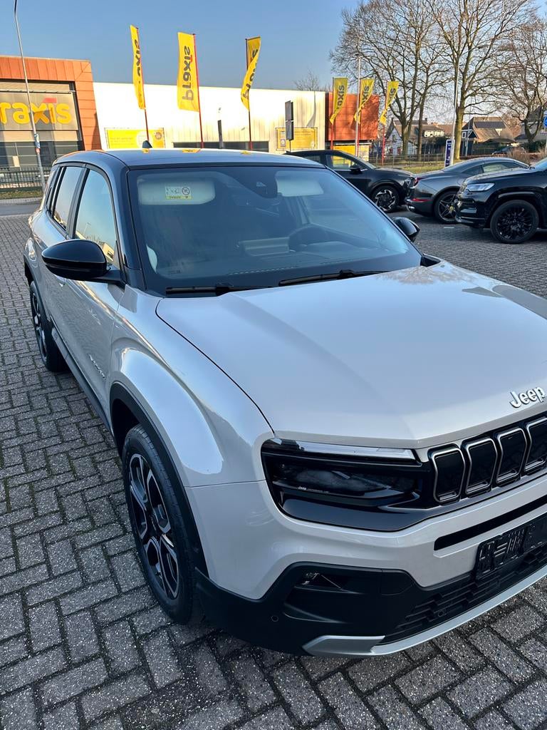 Jeep Avenger 1.2 Turbo 100pk 2024 Grijs, Auto's, Jeep, Voorwielaandrijving, 1199 cc, Handgeschakeld, 3 cilinders