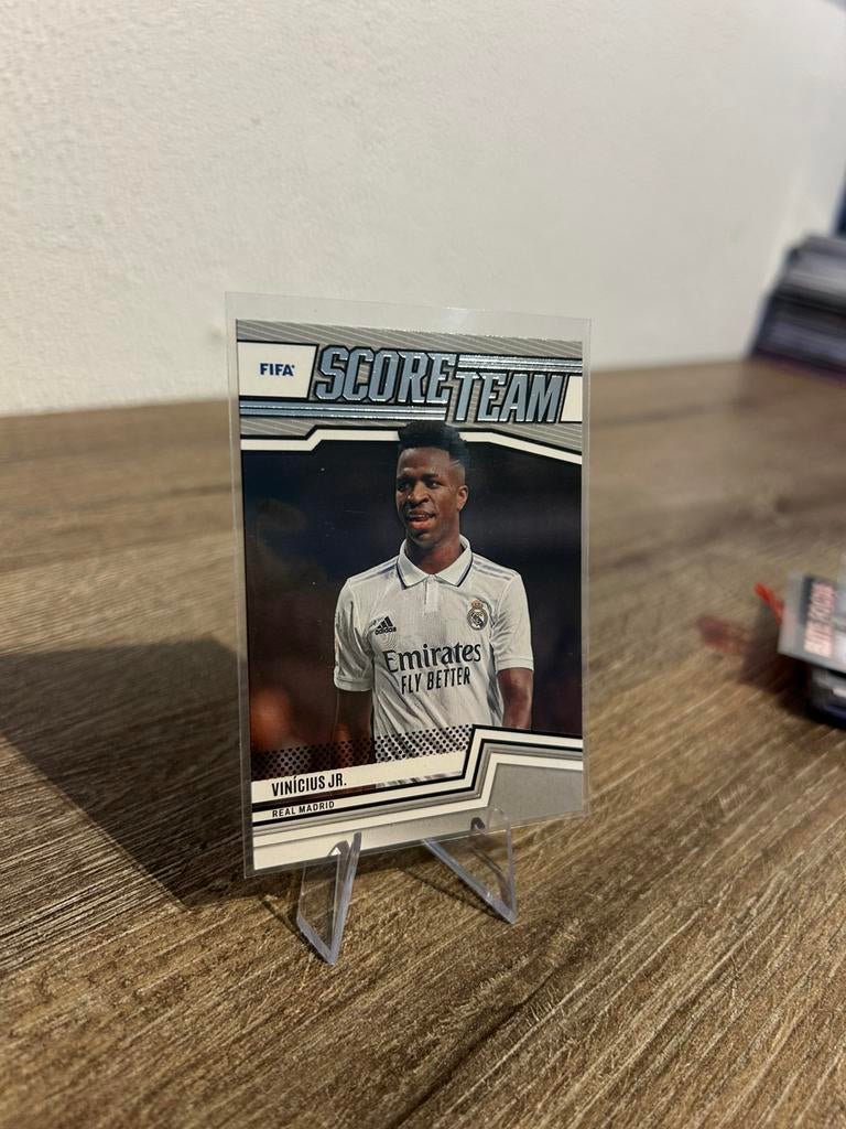 Vinicius Jr 2022-23 Panini Score Fifa #24 Score Team Real, Verzamelen, Sportartikelen en Voetbal, Ophalen of Verzenden, Zo goed als nieuw