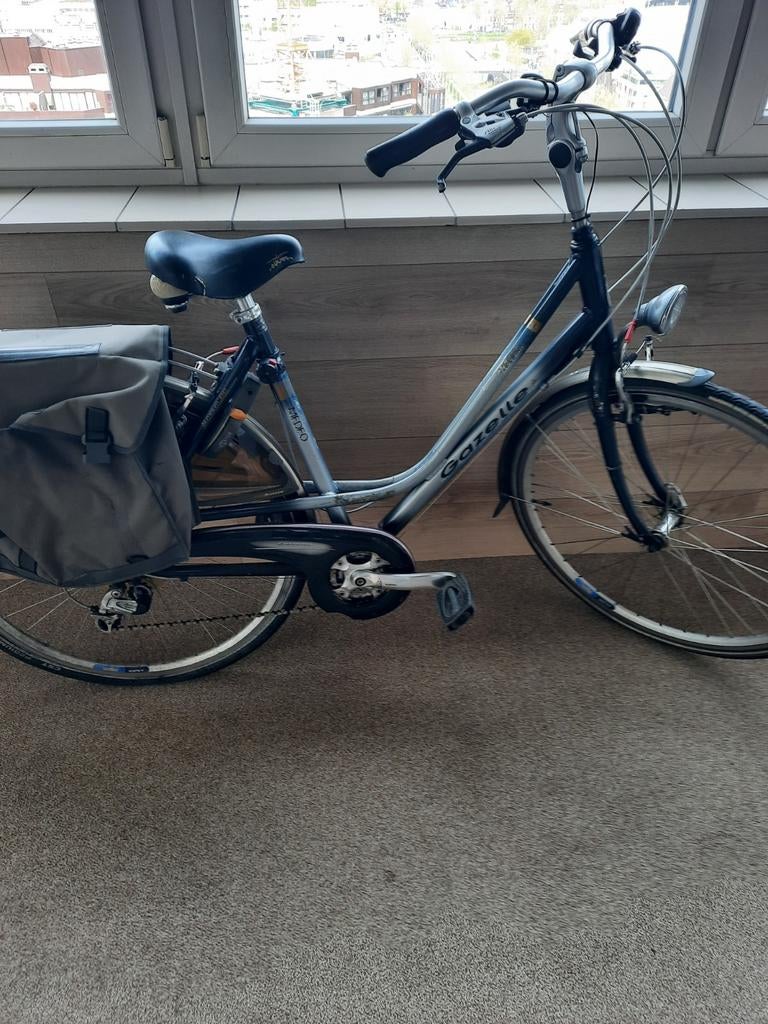 Gazelle fiets - Opknapper met lekke banden, Fietsen en Brommers, Fietsen | Dames | Damesfietsen, Ophalen, Velgrem, Versnellingen
