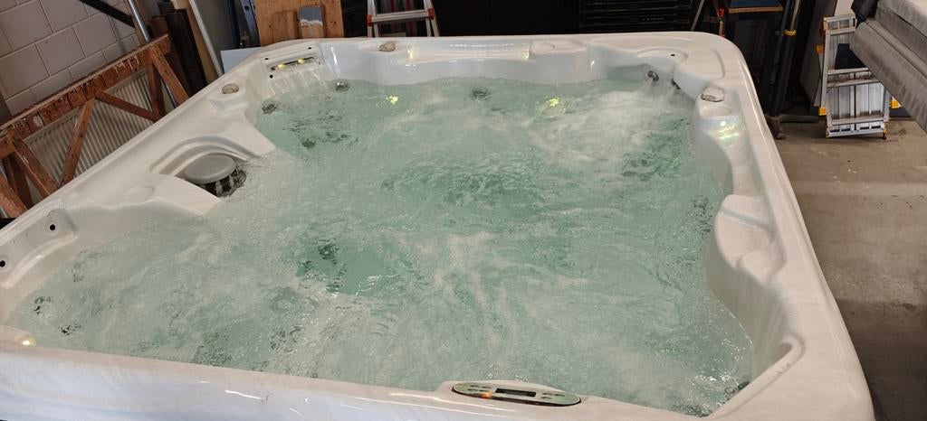 Mooie Jacuzzi South seas spa 6 persoons werkend te zien, Ophalen, Zo goed als nieuw, Vast
