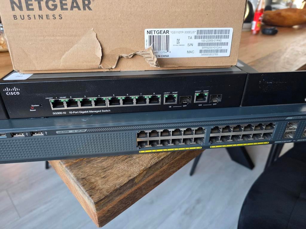 3 Netwerk Switches: Cisco en NETGEAR, Ophalen of Verzenden