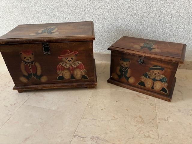 2 oude handbeschilderde antieke speelgoedkisten, Antiek en Kunst, Antiek | Meubels | Kasten, Ophalen of Verzenden