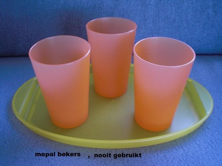 retro mepal, 2 dienbladen en 6 bekers, Ophalen, Overige materialen, Nieuw, Overige stijlen