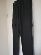 Zwarte trainingsbroek met zijzakken, Kinderen en Baby's, Kinderkleding | Maat 176, Ophalen of Verzenden, Zo goed als nieuw, Jongen of Meisje