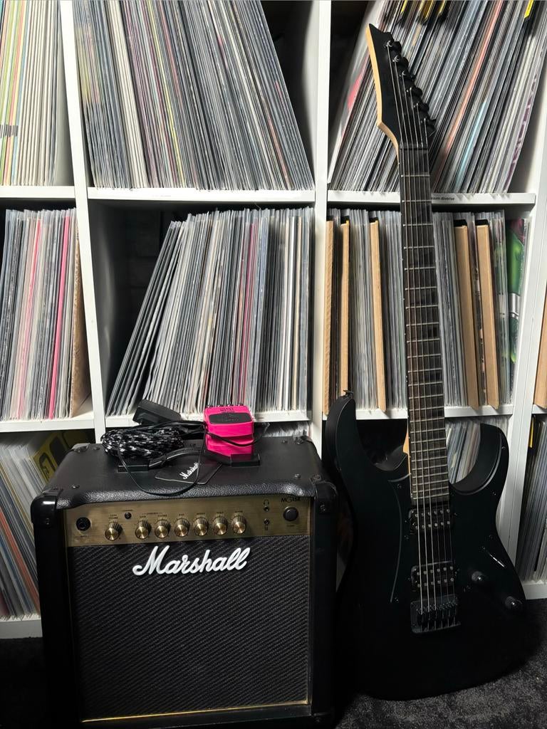 Ibanez gitaar, Marshall versterker en Behringer pedaal, Muziek en Instrumenten, Snaarinstrumenten | Gitaren | Elektrisch, Ophalen of Verzenden