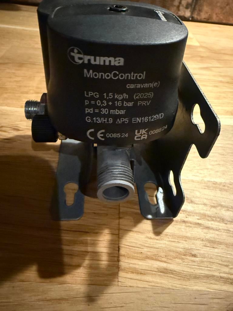 Truma MonoControl gasdrukregelaar 2025 incl slang, Ophalen of Verzenden, Zo goed als nieuw