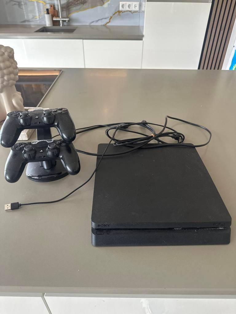 PlayStation 4 Slim met 2 controllers, Spelcomputers en Games, Ophalen of Verzenden, Gebruikt, Met 2 controllers, Slim