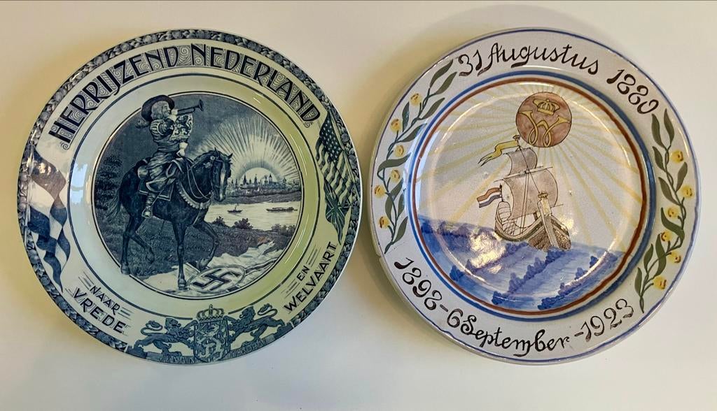 Twee historische herdenkingsborden, Antiek en Kunst, Antiek | Wandborden en Tegels, Ophalen