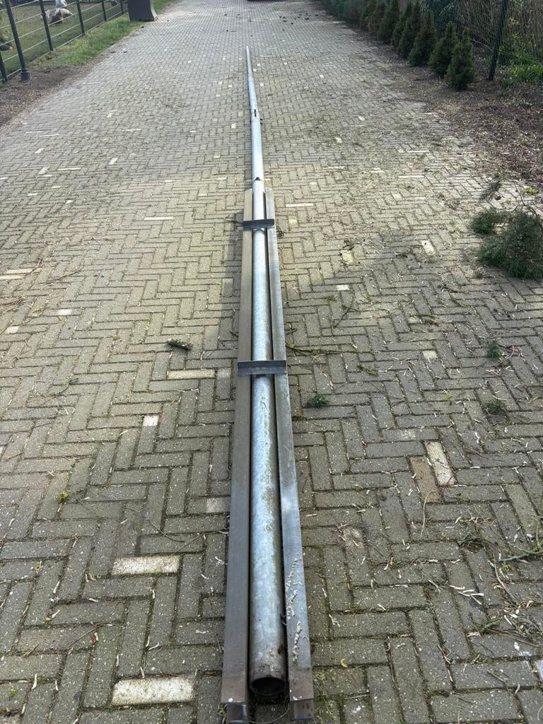 Ijzeren mast 10,7 meter hoog, Telecommunicatie, Antennes en Masten, Ophalen, Gebruikt, Mast