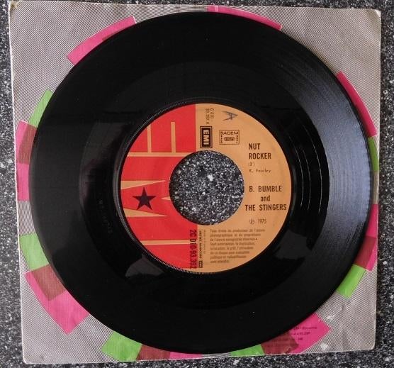 B. Bumble & The Stingers - nut rocker & bumble boogie, 7 inch, Single, Ophalen of Verzenden, Zo goed als nieuw
