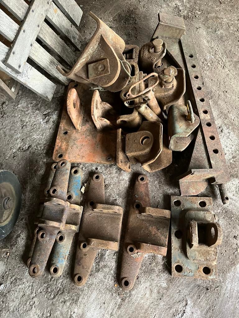 Diverse oldtimer trekker onderdelen - Massey Ferguson, Ophalen