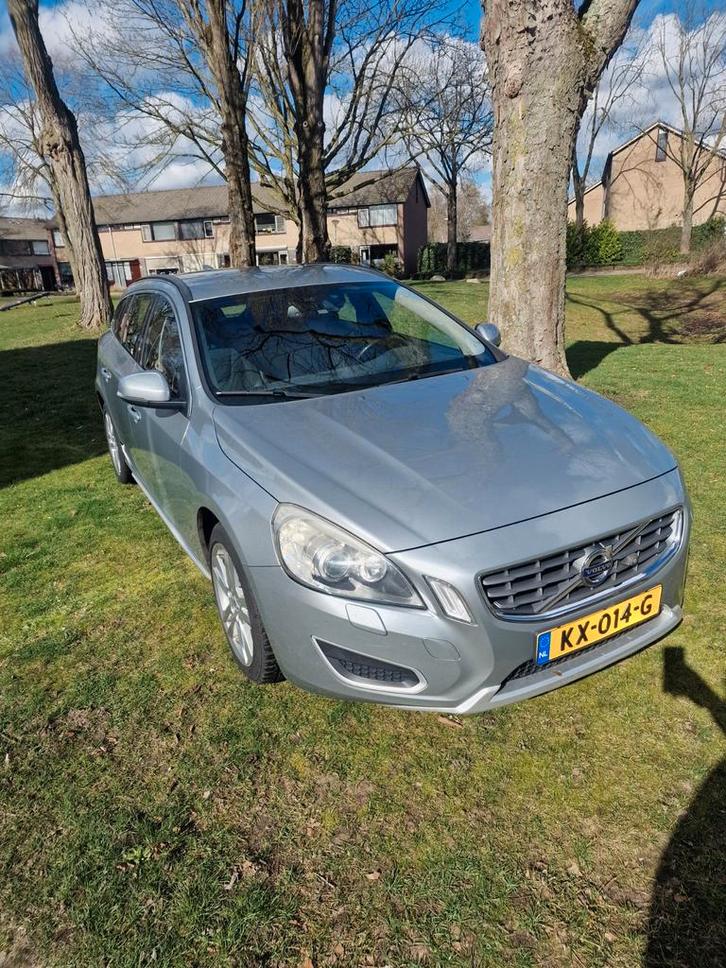 Volvo V60 D3  163pk 2010 Grijs, Auto's, Volvo, Particulier, V60, Diesel, B, Stationwagon, Handgeschakeld, Geïmporteerd, Zilver of Grijs